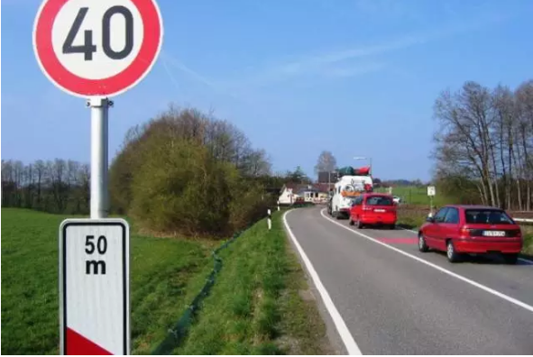 一,在限速为 60km/h的路段,超速 50%